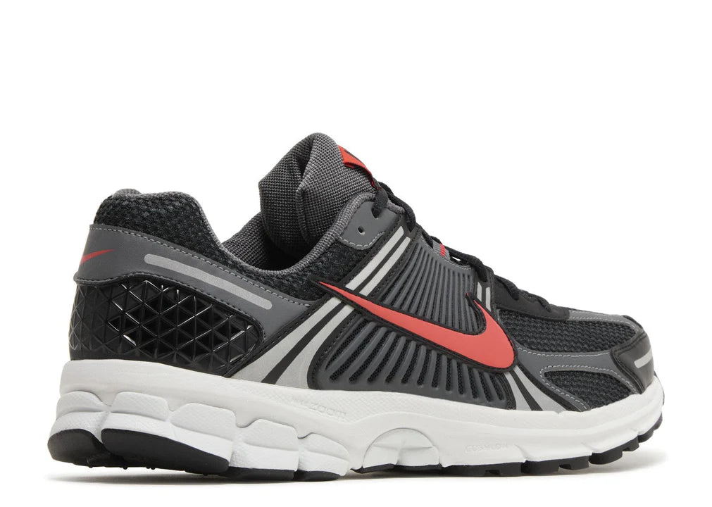 NIKE ZOOM VOMERO 5 BLACK PICANTE RED