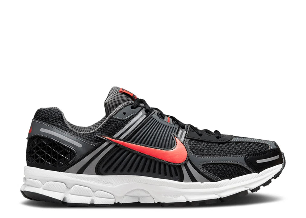 NIKE ZOOM VOMERO 5 BLACK PICANTE RED