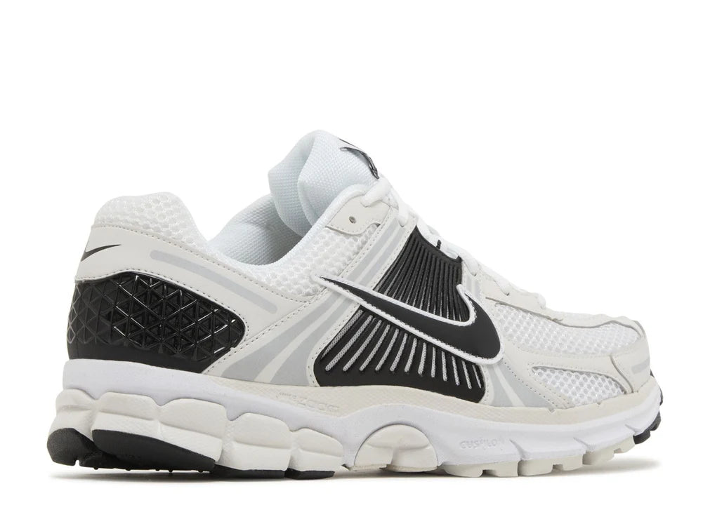 NIKE ZOOM VOMERO 5 WHITE BLACK