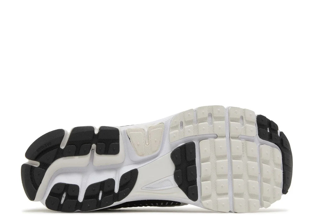NIKE ZOOM VOMERO 5 WHITE BLACK