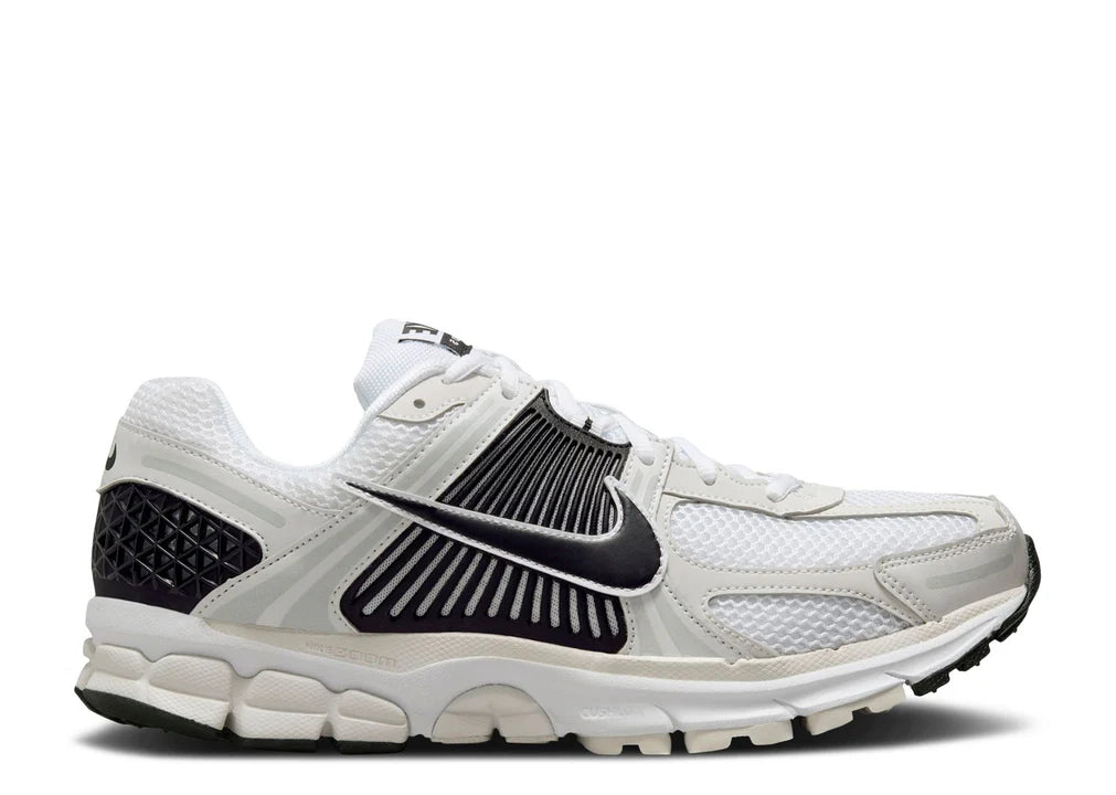 NIKE ZOOM VOMERO 5 WHITE BLACK