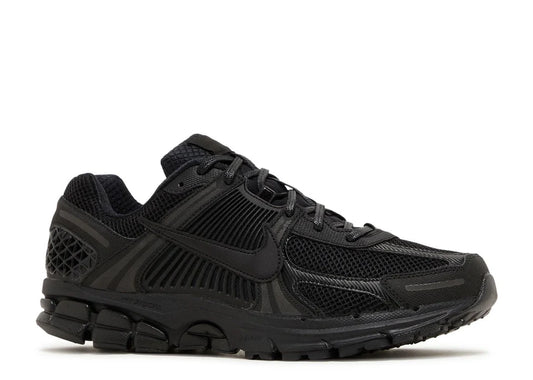 NIKE ZOOM VOMERO 5 TRIPLE BLACK